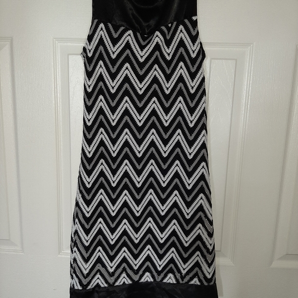 Nwt dress from poland no stretch at all - Picture 2 of 3